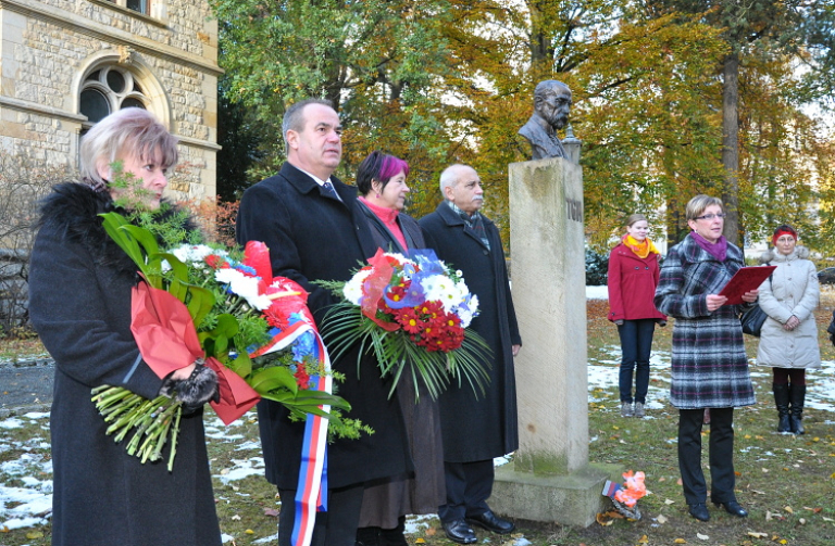 Vzpomínkové shromáždění - zleva M. Rosenbergová, S. Eichler, L. Vajnerová, V. Příkaský